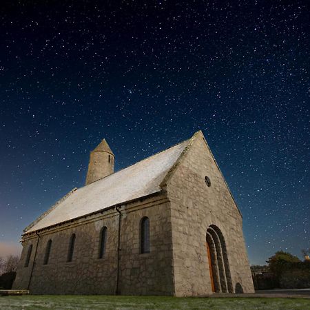 The Heights & Hollows Farmhouse, Saul, Downpatrick, Sleeps 14 Номер фото