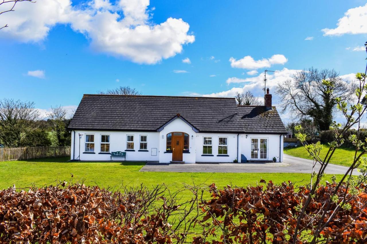 The Heights & Hollows Farmhouse, Saul, Downpatrick, Sleeps 14 Экстерьер фото