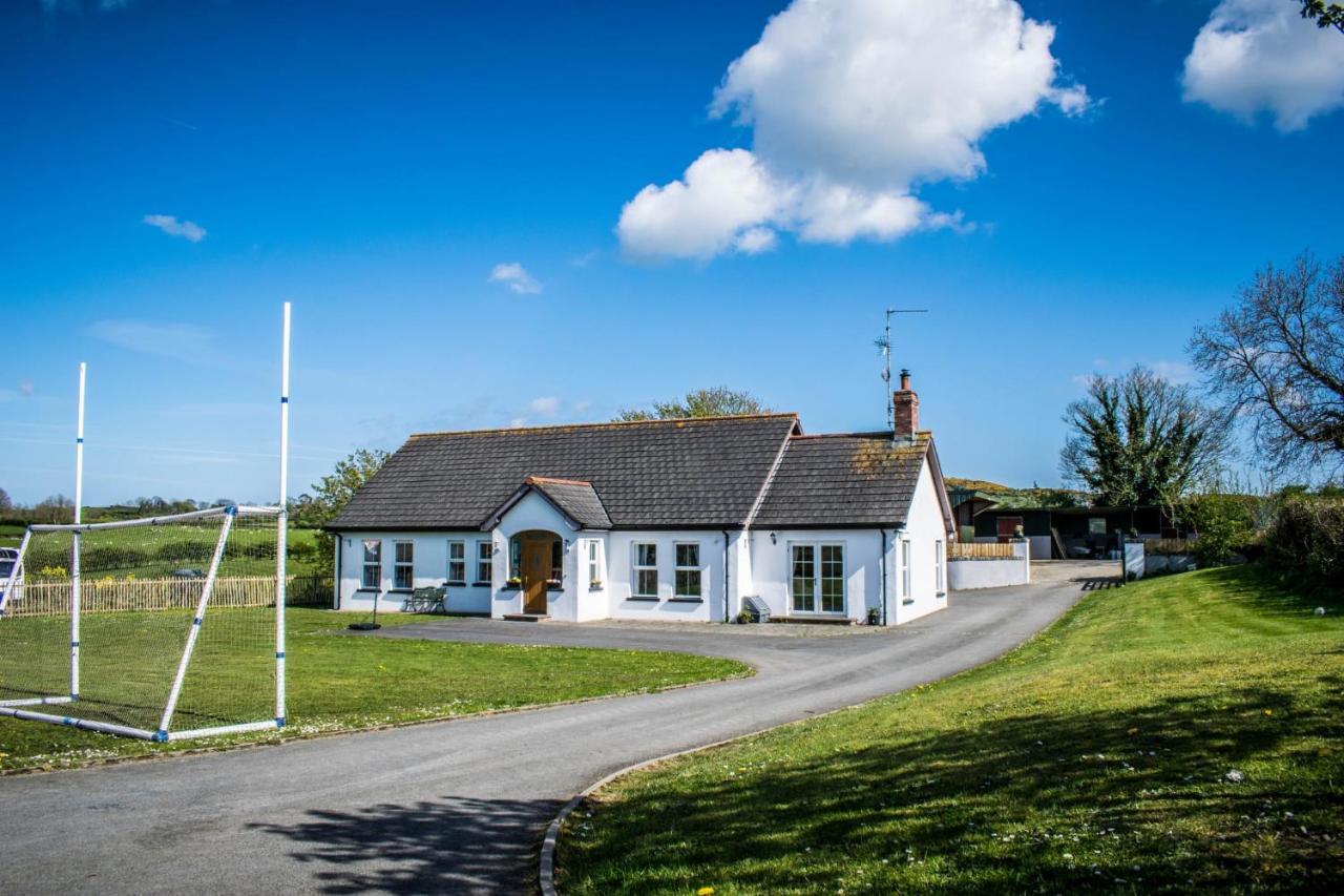 The Heights & Hollows Farmhouse, Saul, Downpatrick, Sleeps 14 Экстерьер фото