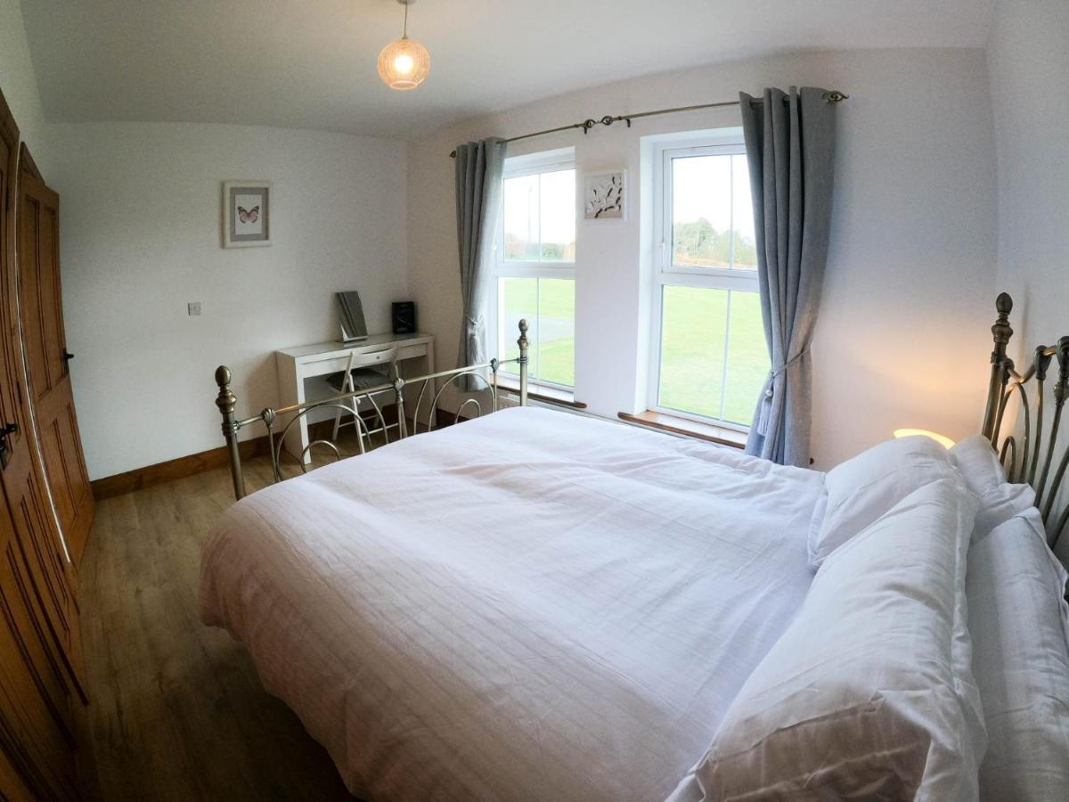 The Heights & Hollows Farmhouse, Saul, Downpatrick, Sleeps 14 Экстерьер фото