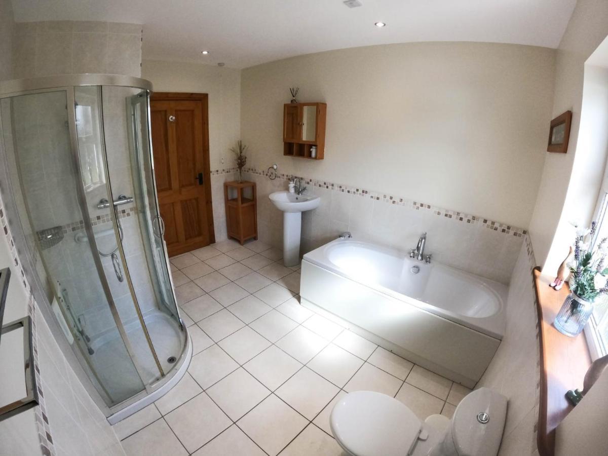 The Heights & Hollows Farmhouse, Saul, Downpatrick, Sleeps 14 Экстерьер фото
